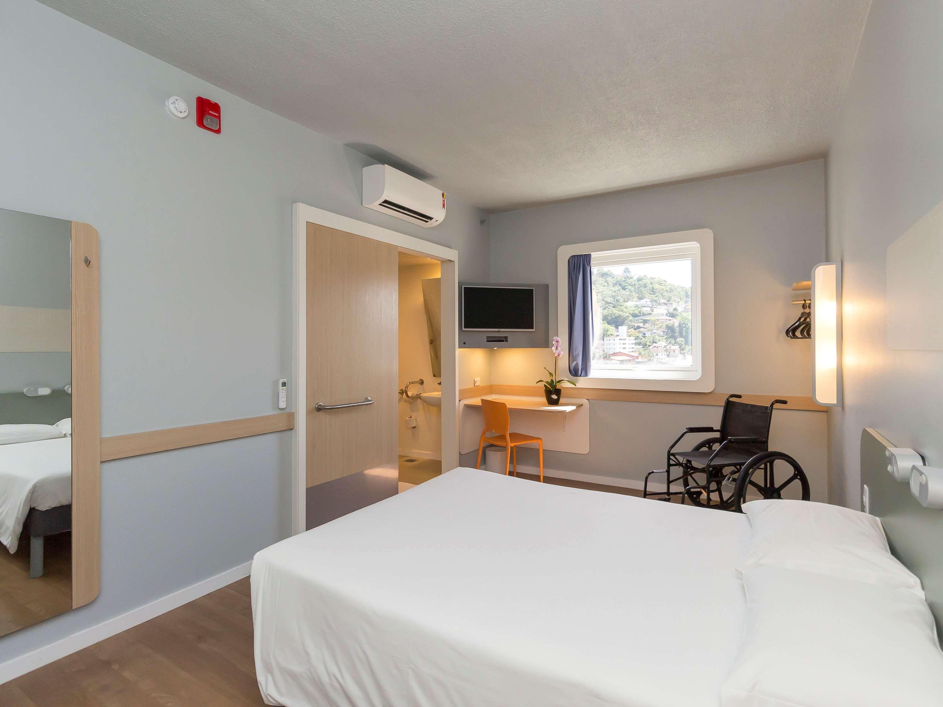 ibis budget Blumenau Exterior foto
